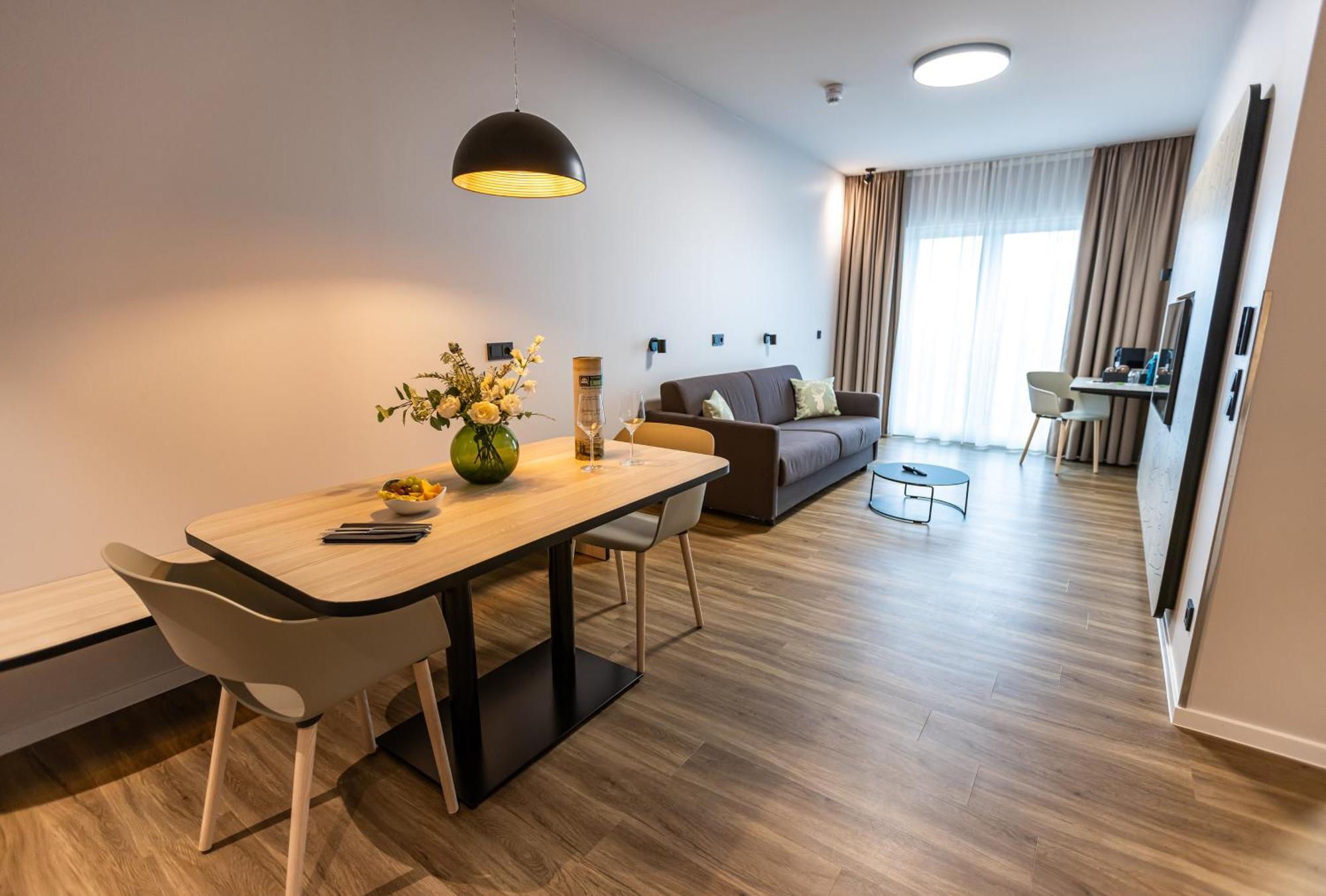 Platzhirsch Living Kelsterbach Exterior foto